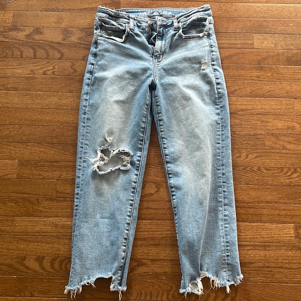 American Eagle Super stretch Distressed cut off mom jeans size 8